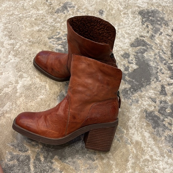 Kelsi Dagger Brooklyn for Anthropologie
Westward Ankle Boots Size 8 - Picture 4 of 13